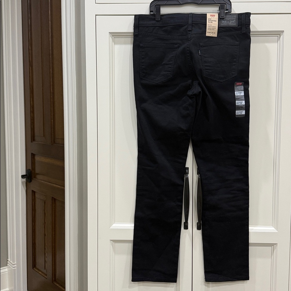 Levi’s 312 Shaping Slim NWT Black Jeans 12 short. W31 length on tag 30 ladies